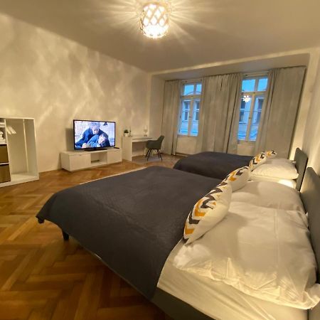 Spacious Apartment On Wenceslas Square Prag Dış mekan fotoğraf