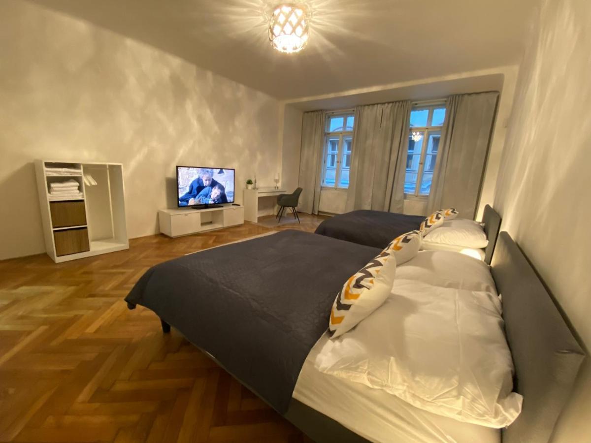 Spacious Apartment On Wenceslas Square Prag Dış mekan fotoğraf