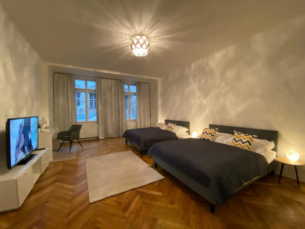 Spacious Apartment On Wenceslas Square Prag Dış mekan fotoğraf