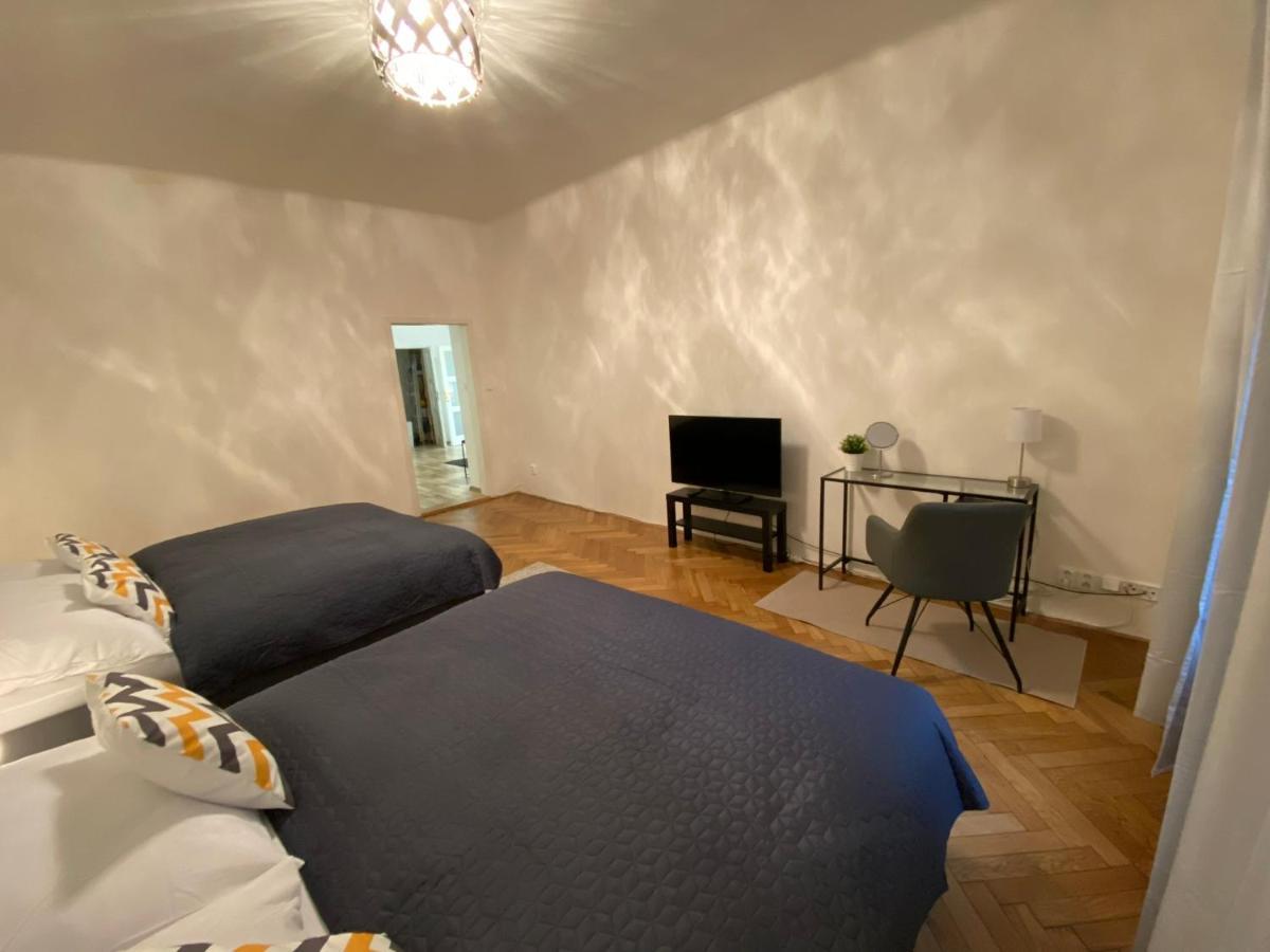 Spacious Apartment On Wenceslas Square Prag Dış mekan fotoğraf